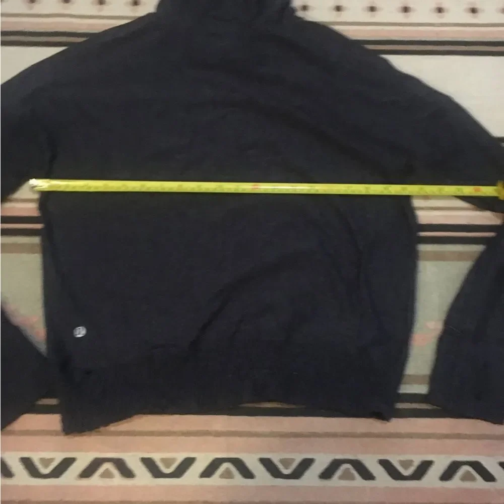 Lululemon size 8 women’s Grey hood long sleeve pullover thumb holes smocked